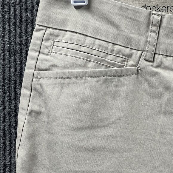DOCKERS Khaki Pants Womens 16 Medium Beige Tan Casual Work Dressy College School - Picture 6 of 16